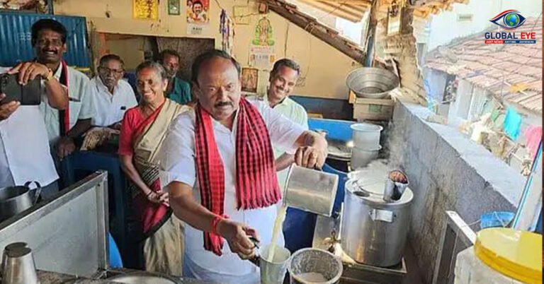 தேநீர் கடையில் சேவை செய்து வாக்கு சேகரித்த திமுக வேட்பாளர்கோபியில் என்.நல்லசிவம் தீவிர பிரச்சாரம்