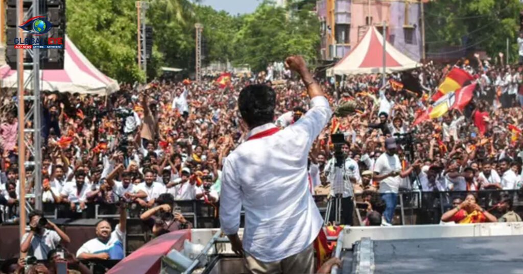 காரைக்குடி ரோடு ஷோவில் விஜய் – உரையின்றி புறப்பட்டார்திருச்சி நோக்கி சாலை மார்க்கமாக பயணம்