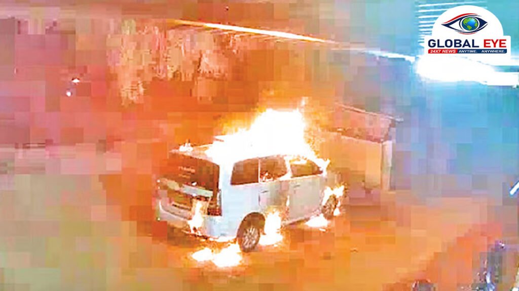சொத்து தகராறில் உச்சக்கட்ட கொடூரம்: தம்பியின் புத்தம் புதிய காரை பெட்ரோல் ஊற்றி எரித்த அண்ணன்… பரபரப்பு சிசிடிவி காட்சி!
