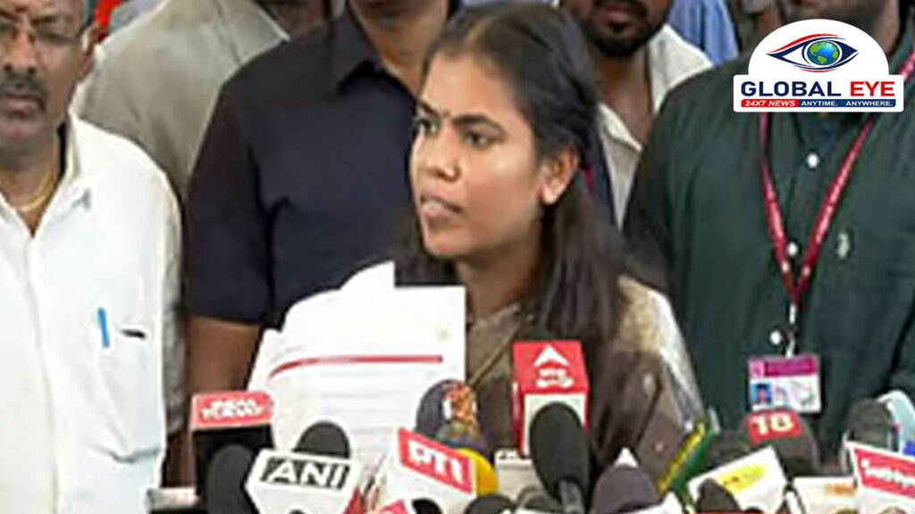 “திமுக ஆட்சியில் தான் முன்னணி முதலீட்டாளர்கள் தமிழ்நாட்டை விட்டு விலகியுள்ளனர்!” – தவெக தொழில்துறை அமைச்சர் கீர்த்தனா குற்றச்சாட்டு!