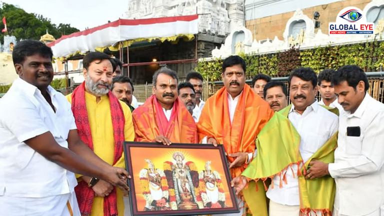 திருப்பதி ஏழுமலையான் கோவிலில் மத்திய அமைச்சர் எல்.முருகன் மற்றும் நயினார் நாகேந்திரன் சாமி தரிசனம்