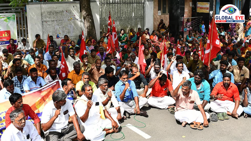 மதுரையில் தூய்மைப் பணியாளர்கள் திடீர் வேலைநிறுத்தம்: மாநகராட்சி அலுவலகத்தை முற்றுகையிட முயன்றதால் பரபரப்பு