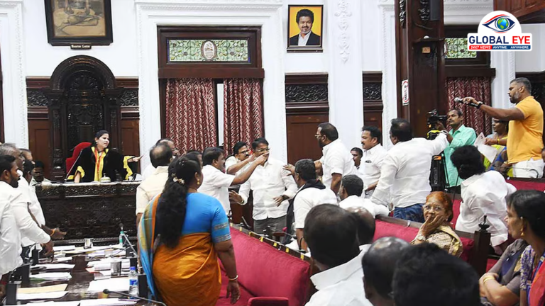 சென்னை மாநகராட்சி கூட்டத்தில் தி.மு.க. – அ.தி.மு.க. கவுன்சிலர்கள் இடையே மோதல்: பேப்பர்களை வீசியதால் பரபரப்பு!