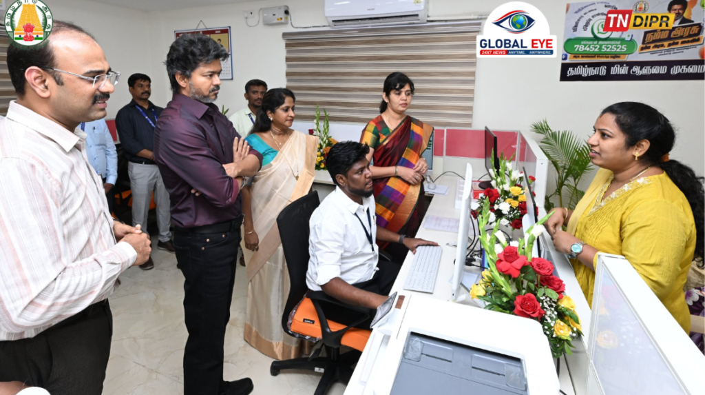 “மக்களோடு முதல்வர்!” – வியாசர்பாடி இ-சேவை மையத்தில் சான்றிதழ்களுக்கு விண்ணப்பிக்க வந்த சாமானிய மக்களுடன் மாண்புமிகு முதலமைச்சர் திரு. ச. ஜோசப் விஜய் நெகிழ்ச்சியான கலந்துரையாடல்!