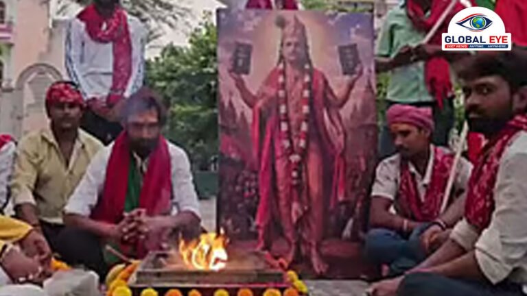 கிருஷ்ணராக சித்தரிக்கப்பட்ட அகிலேஷ் யாதவ்: இந்து மத உணர்வுகளை கேலி செய்வதாக பாஜக கண்டனம்!