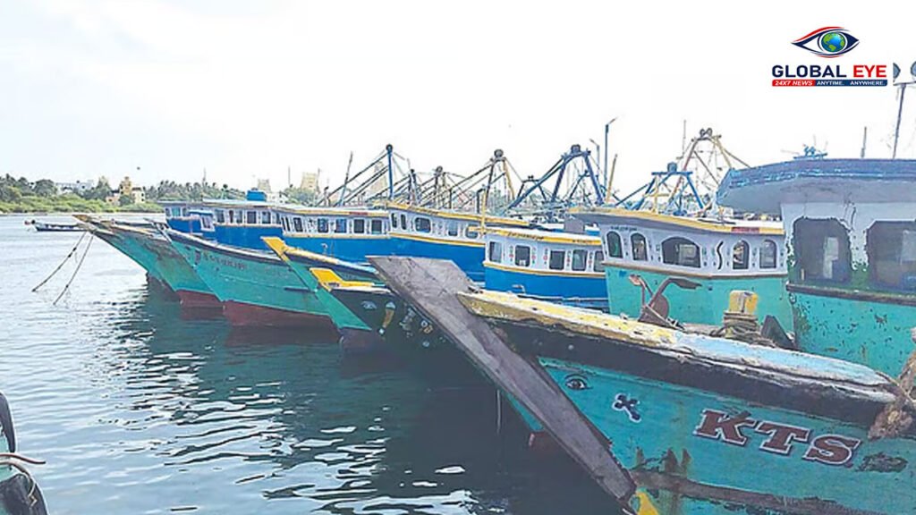 ராமேசுவரத்தில் தொடரும் கடல் சீற்றம்: 2-வது நாளாக மீனவர்கள் கடலுக்குச் செல்லத் தடை!
