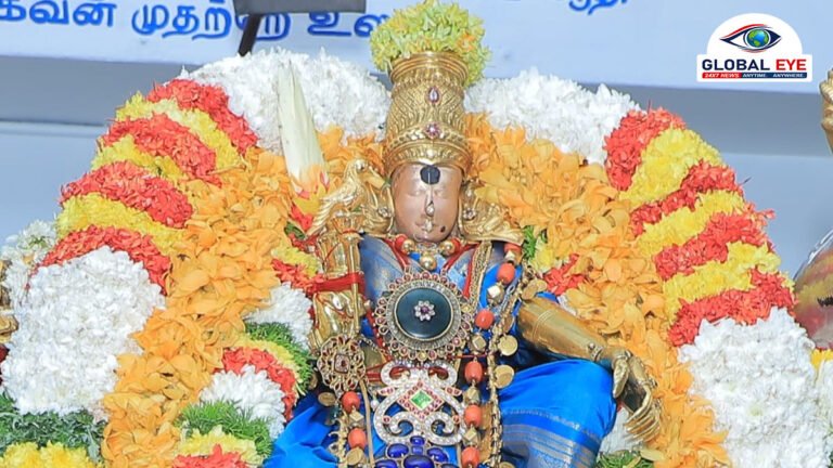 ஆண்டிற்கு ஒருமுறை மட்டுமே நிகழும் வைபவம்: மதுரை மீனாட்சி அம்மன் வெள்ளி கிளி வாகனத்தில் பவனி!