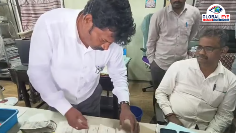 ஓசூர் ஜூஜூவாடி சோதனைச் சாவடியில் பரபரப்பு: லஞ்ச ஒழிப்புத்துறை அதிகாரிகள் திடீர் சோதனை!