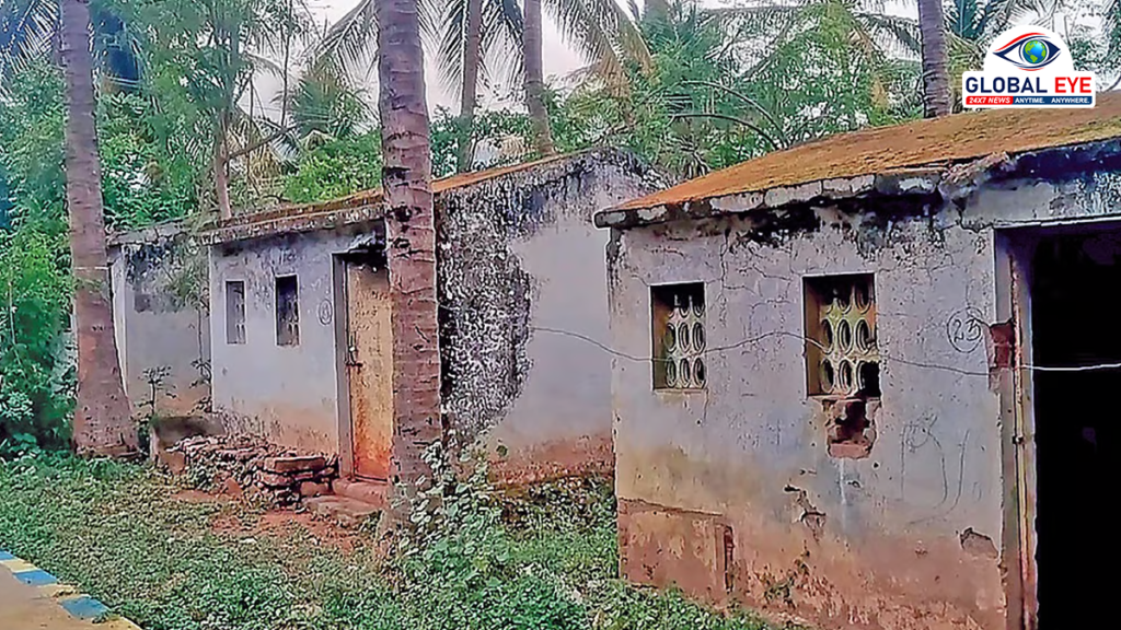 எந்த நேரத்திலும் இடிந்து விழும் வீடுகள்… அச்சத்தில் ஆனைமலை பழங்குடியினர்! மாற்று வீடுகள் கட்டித் தரக் கோரிப் போர்க்காலக் கோரிக்கை!