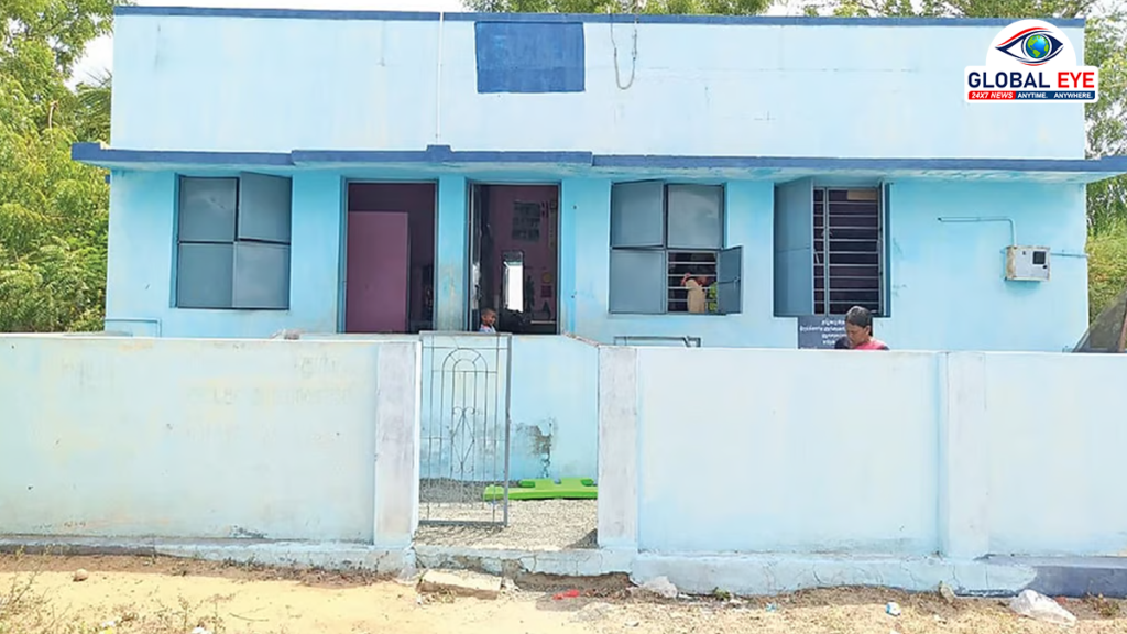 புதூர் அருகே அங்கன்வாடி மையத்தில் அதிர்ச்சி: வழங்கப்பட்ட முட்டையில் அழுகிய கோழி குஞ்சு!
