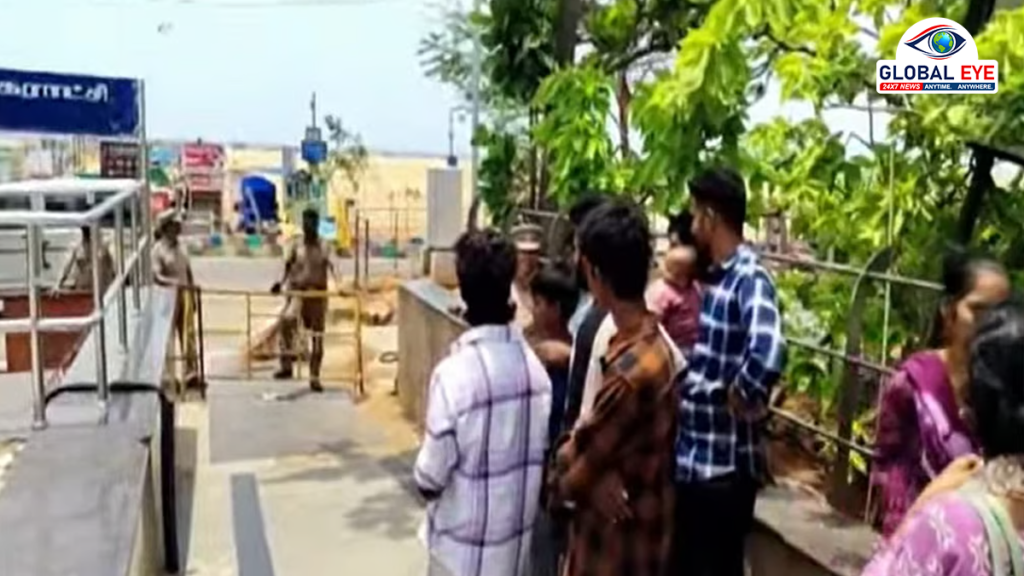 மெரினா கடற்கரையில் போலீசார் குவிப்பு: தீவிர சோதனைக்குப் பின்னரே பொதுமக்கள் அனுமதி!