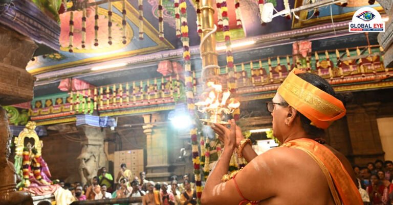 மதுரை மீனாட்சி சுந்தரேசுவரர் கோவில்: கோலாகலமாகத் தொடங்கியது ஆடி முளைக்கொட்டு திருவிழா!