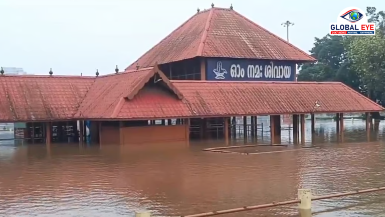 கேரளாவில் தொடரும் கனமழையால் வெள்ளப்பெருக்கு: 10 மாவட்டங்களில் பள்ளிகளுக்கு விடுமுறை