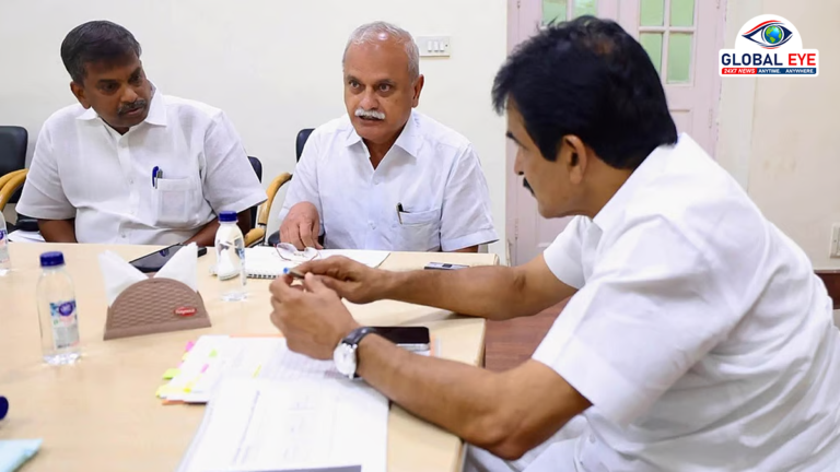 புதுவையில் காங்கிரஸை வலுப்படுத்த டெல்லியில் ஆலோசனை: வட்டார, கிளை கமிட்டிகளை சீரமைக்க முடிவு