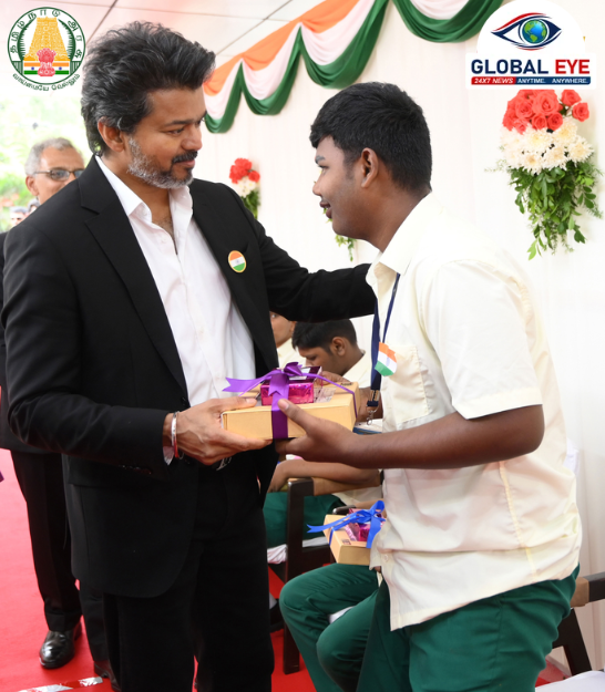 🍬 மாற்றுத்திறனாளி குழந்தைகளுக்கு இனிப்புகள் வழங்கி மகிழ்ந்த மாண்புமிகு முதலமைச்சர்!