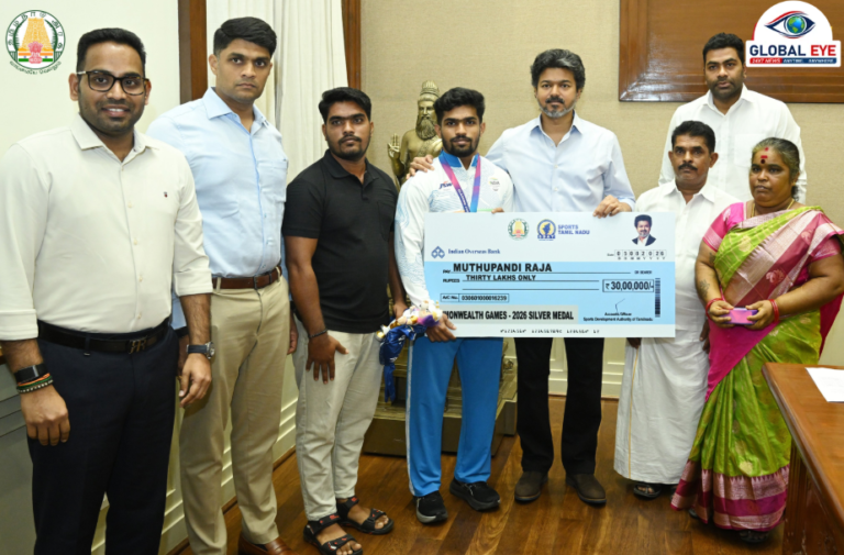 காமன்வெல்த் பளுதூக்குதலில் வெள்ளி வென்ற ராஜா முத்துப்பாண்டிக்கு ₹30 லட்சம் ஊக்கத்தொகை: முதலமைச்சர் திரு. ச. ஜோசப் விஜய் வழங்கினார்!