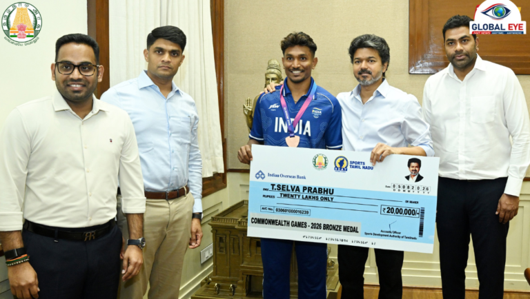 காமன்வெல்த் விளையாட்டுப் போட்டியில் வெண்கலம் வென்ற செல்வா பிரபுவிற்கு ₹20 லட்சம் ஊக்கத்தொகை: முதலமைச்சர் திரு. ச. ஜோசப் விஜய் வழங்கினார்!