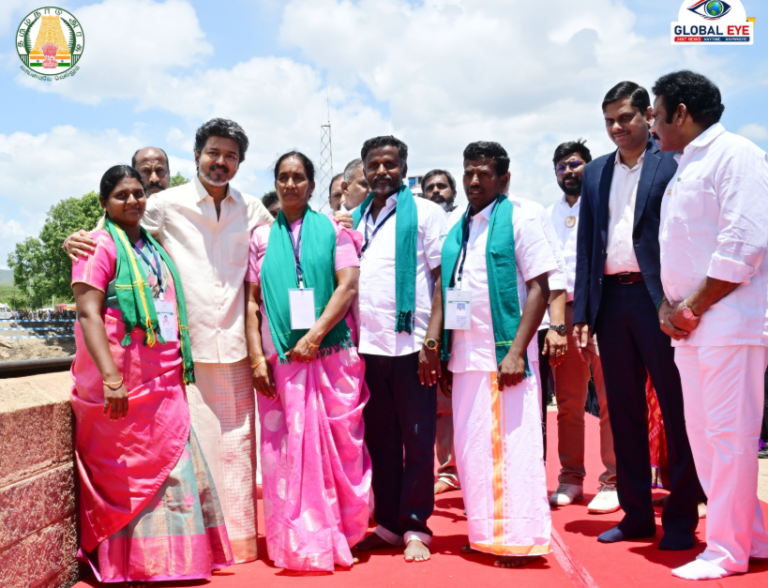 இதுவரை எந்தவொரு முதலமைச்சரும்… மேட்டூர் அணையைத் திறந்து வைத்து விவசாயிகளிடம் நெகிழ்ச்சியாக உரையாடிய முதலமைச்சர் விஜய்!