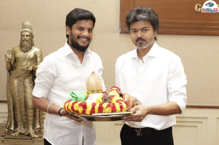 மதுரை மீனாட்சி சுந்தரேஸ்வரர் திருக்கோயில் கும்பாபிஷேகத்தின் பிரசாதம் முதலமைச்சர் ஜோசப் விஜய்யிடம் வழங்கப்பட்டது!