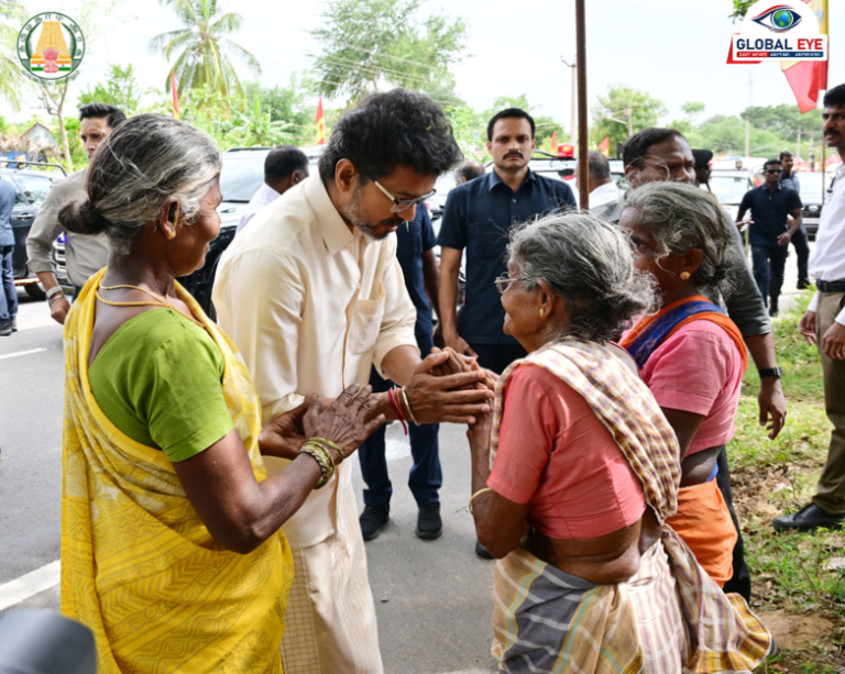 சேலம் பயணம்: திமிரிகோட்டை பகுதியில் மூதாட்டிகளிடம் பரிவோடு நலம் விசாரித்த முதலமைச்சர் விஜய்!