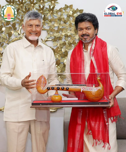 விஜயவாடாவில் தமிழ்நாடு முதலமைச்சர் திரு. ச. ஜோசப் அவர்களுக்கு ஆந்திர முதலமைச்சர் திரு. சந்திரபாபு நாயுடு நினைவுப் பரிசு வழங்கினார்