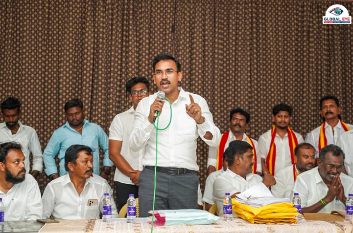 தாராபுரத்தில் வாக்குச்சாவடி முகவர்களுடன் தீவிர ஆலோசனை: வேட்பாளர் சத்தியபாமாவின் வெற்றியை உறுதி செய்ய தவெக அதிரடி வியூகம்!