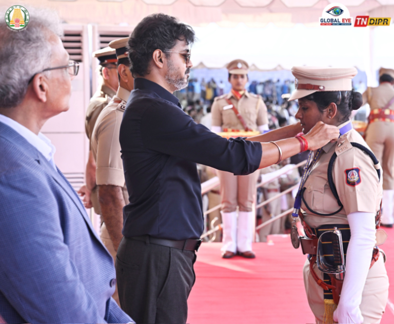 பெண் சிங்கத்தின் சாதனைப் பயணம்! DSP பயிற்சியில் வெண்கலப் பதக்கம் தட்டித்தூக்கிய திவ்யா… முதலமைச்சர் நேரில் வாழ்த்து!