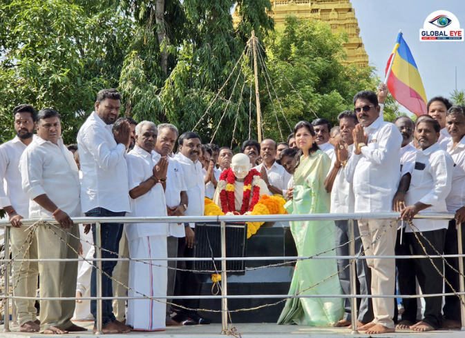 காந்தி ஜெயந்தி & காமராஜர் நினைவேந்தல்: தர்மபுரி எம்.எல்.ஏ சௌமியா அன்புமணி மாலை அணிவித்து மரியாதை!
